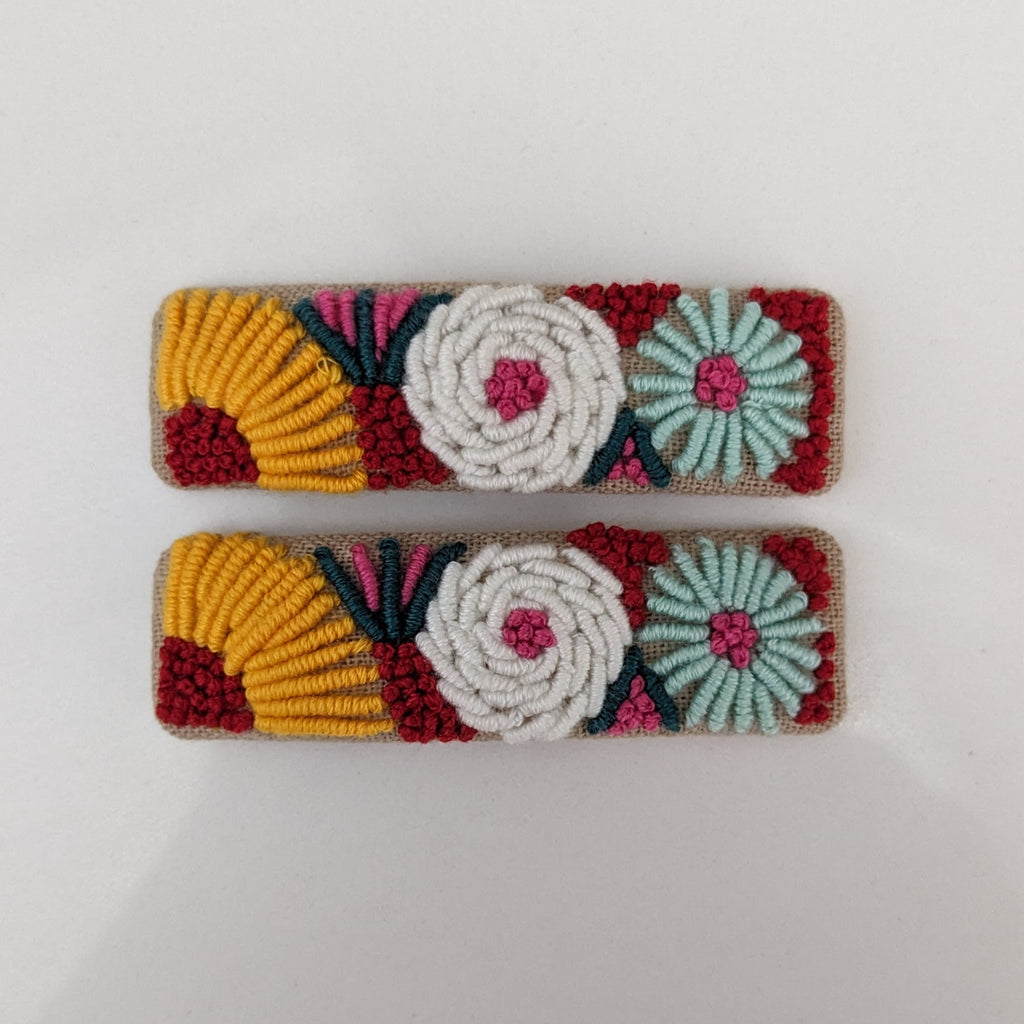 Vivente Multicolor Embroidered Snap Clips AC699