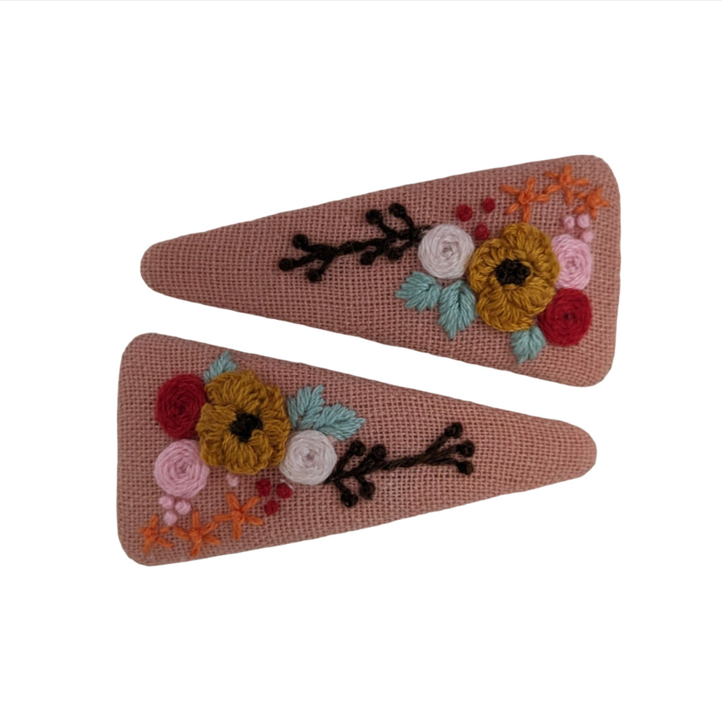 Vivente  Triangle Embroidered Flower Bouquet Snap Clips AC704