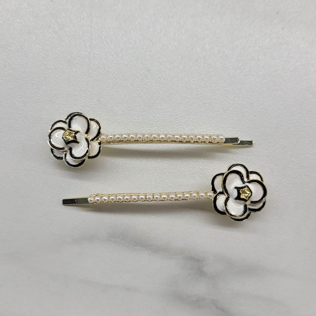 Pearl & White Flower Clips HC571